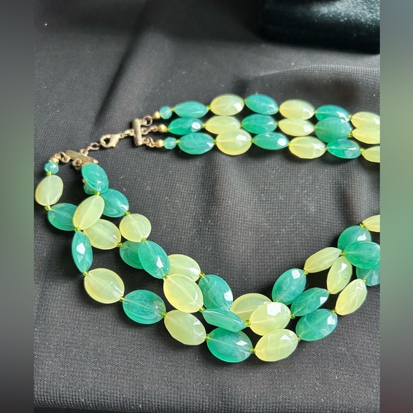 VTG 3 Strand Green beaded choker. Perfect for spring!! - Picture 3 of 6